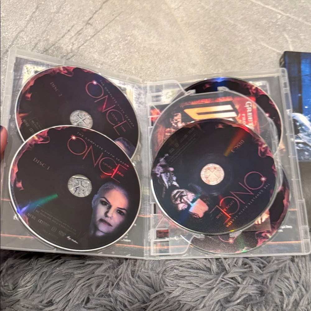 Once Upon a Time DVD Box Set - Complete Seasons (Set of 5) - Picture 7 of 10